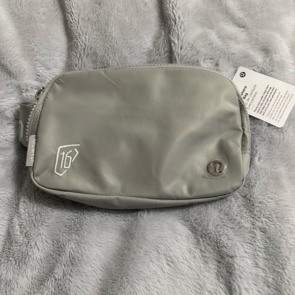 RARE NWT Lululemon Waste Management Phoenix Open 16th Hole Everywhere Belt Bag - Picture 1 of 10